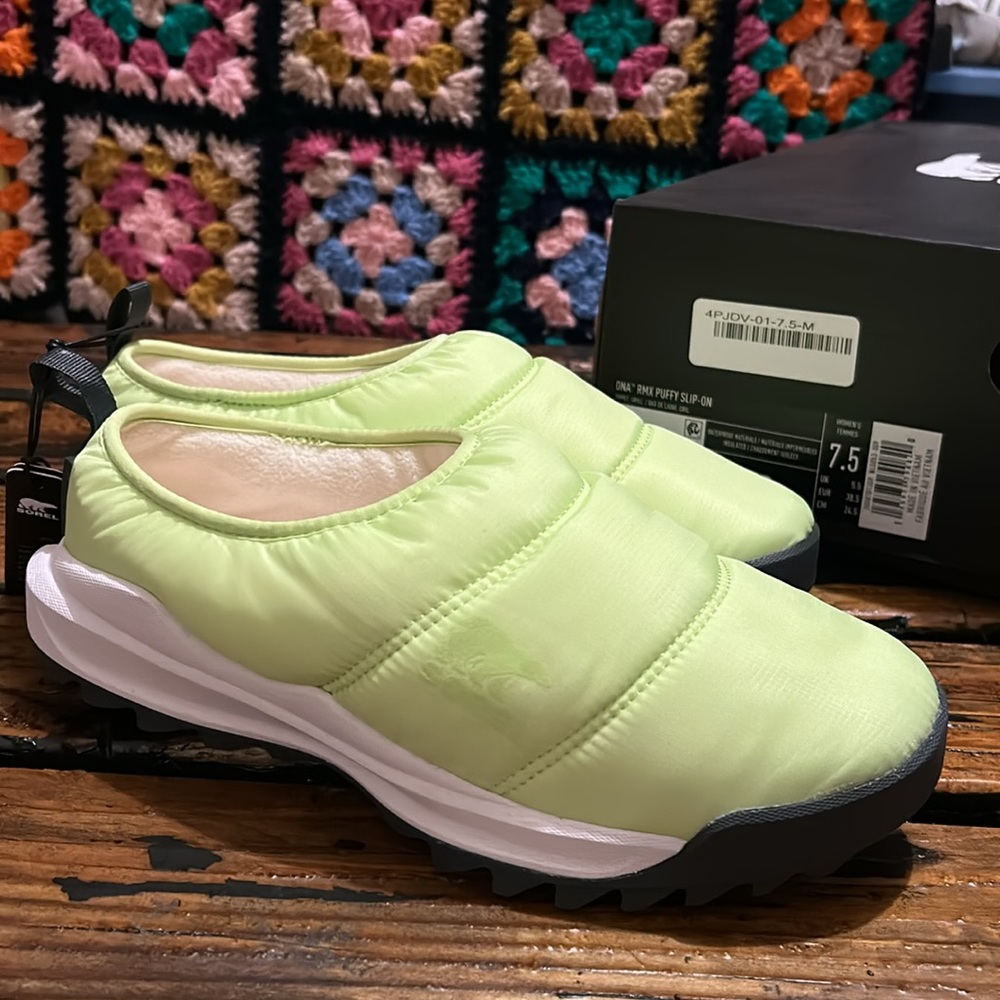 New in box sorel ona rmx puffy slip on - Picture 2 of 4